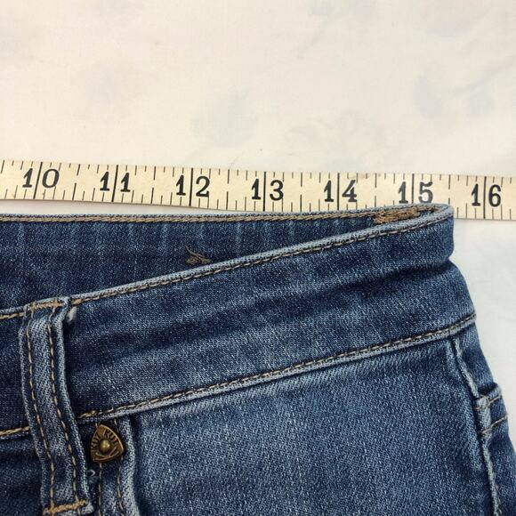 Kut from the Kloth Catherine Boyfriend Premium Denim Shorts Distressed Front - Picture 10 of 16